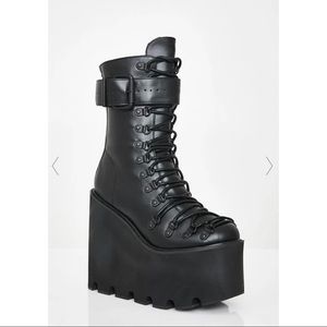 Current Mood Traitor Boots SIZE:8